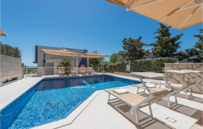 Lovely Apartment In Novalja With House Sea View